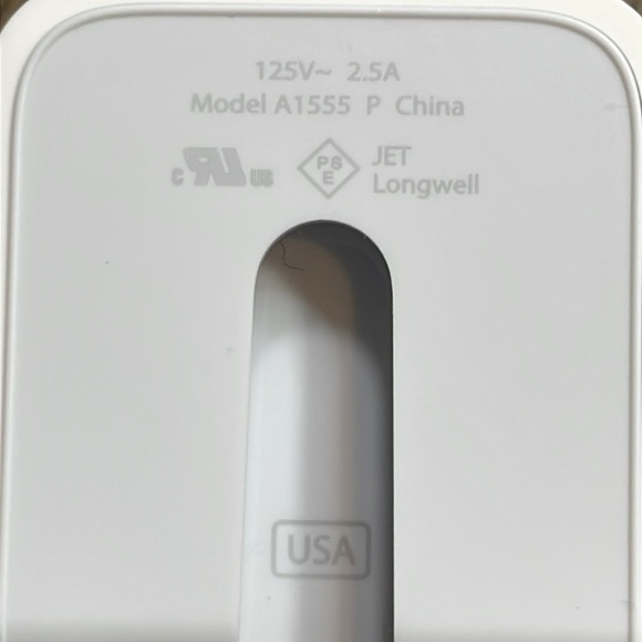 Apple Adapter 125V - 2.5A Model A1555 P JET Longwell USA - Picture 3 of 3